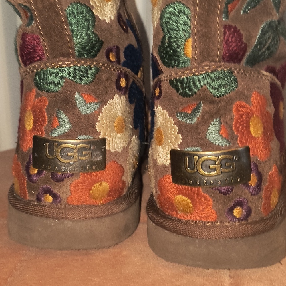 UGG Wahine Floral Embroidered Suede Boots Size 6 Rare Vintage Limited Edition - Picture 8 of 11